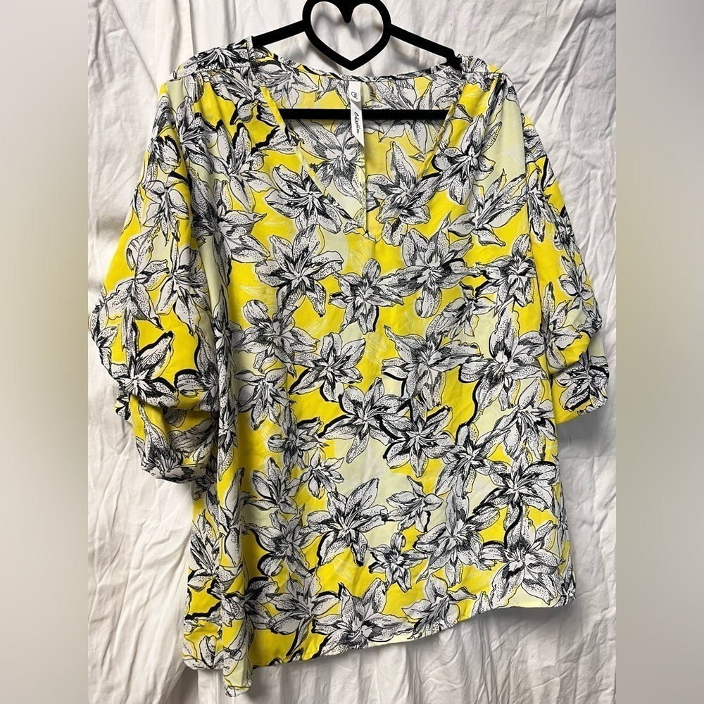 Floral Yellow and Black Women's Top ny collection xl